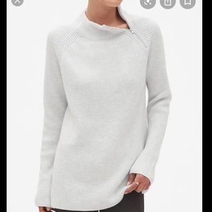 Banana Republic NWOT zip neck tunic sweater